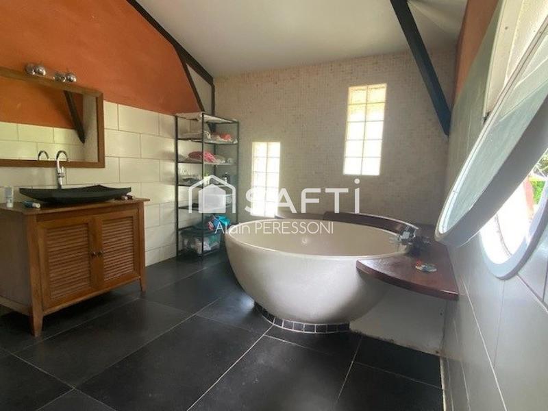 Maison - 180 m² - 6 pièces