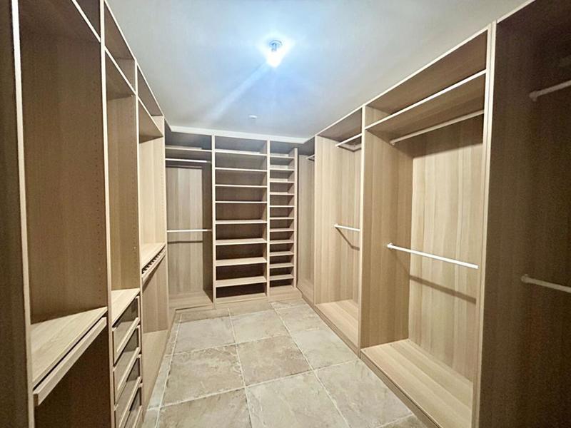 Maison - 205 m² - 7 pièces