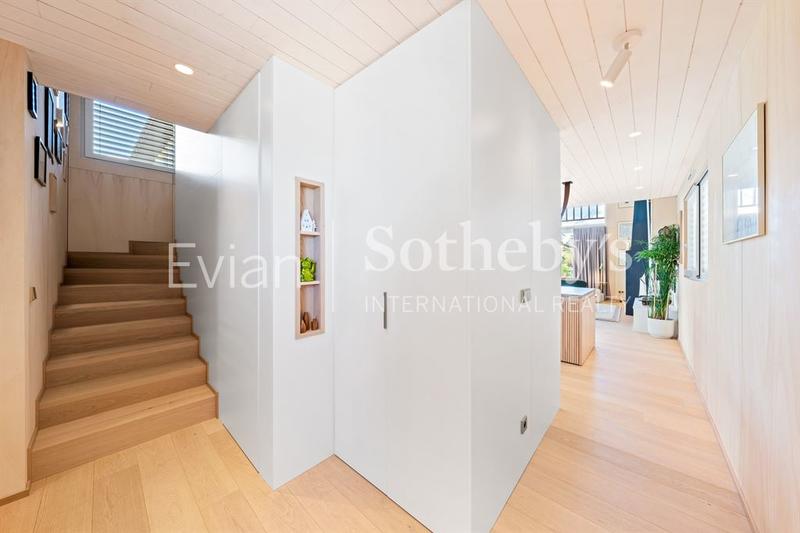 Maison - 225 m² - 9 pièces