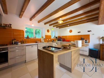 Maison - 280 m² - 8 pièces