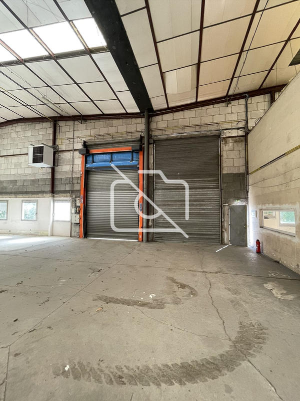 Entrepôt - 1 664 m²