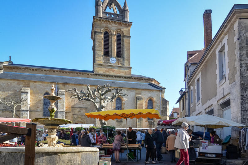 Marchés traditionnels au gras et aux truffes