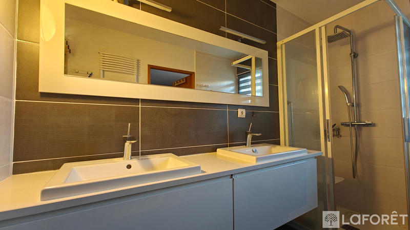 Maison - 166 m² - 8 pièces