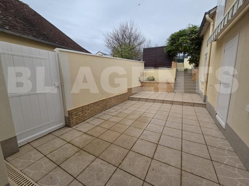 Maison - 202 m² - 8 pièces