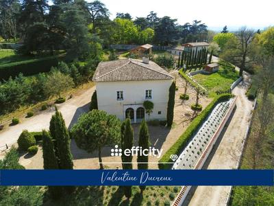 Propriété - 986 m² - 15 pièces