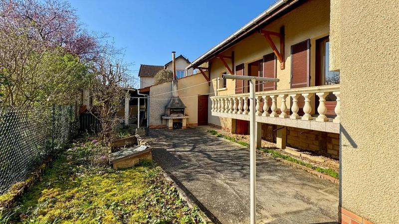 Maison - 157 m² - 8 pièces