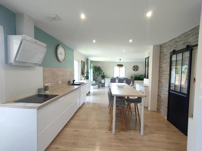 Maison - 247 m² - 8 pièces