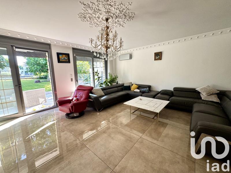 Maison - 327 m² - 11 pièces