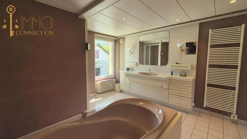 Maison - 198 m² - 7 pièces