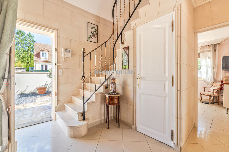 Maison - 193 m² - 10 pièces