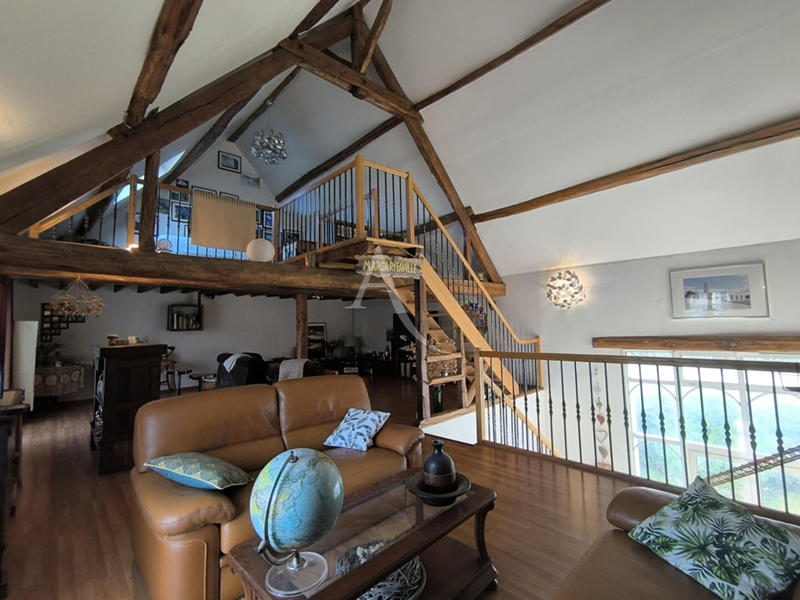 Maison - 333 m² - 9 pièces