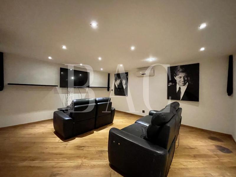 Villa - 415 m² - 10 pièces