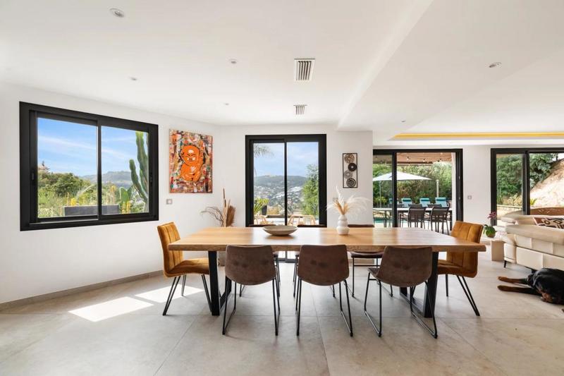 Villa - 222 m² - 9 pièces