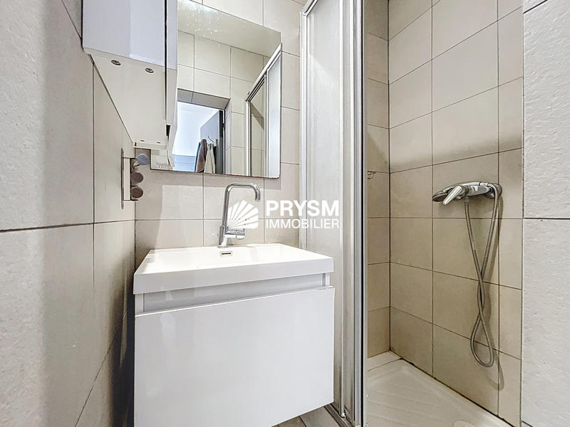 Local d'activités - 242 m²