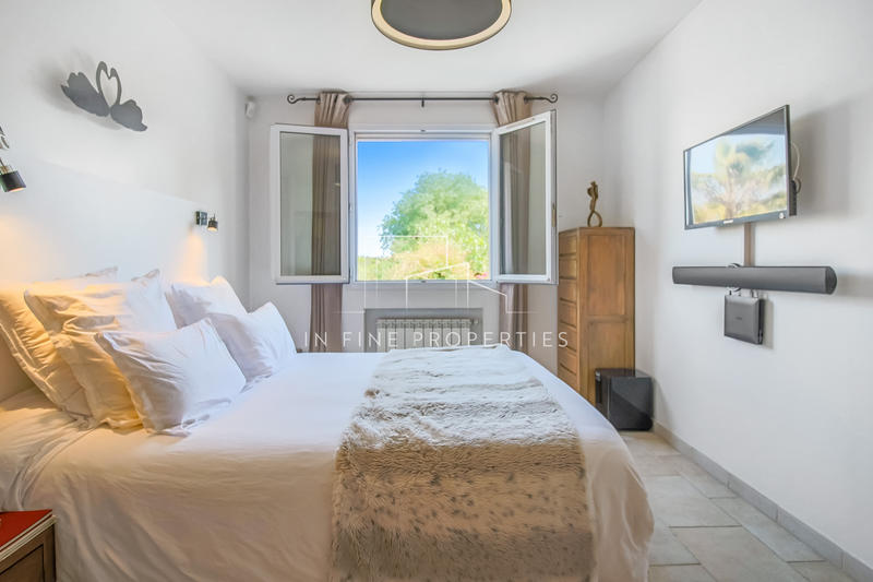 Maison - 220 m² - 7 pièces