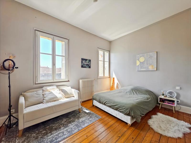 Maison - 235 m² - 9 pièces