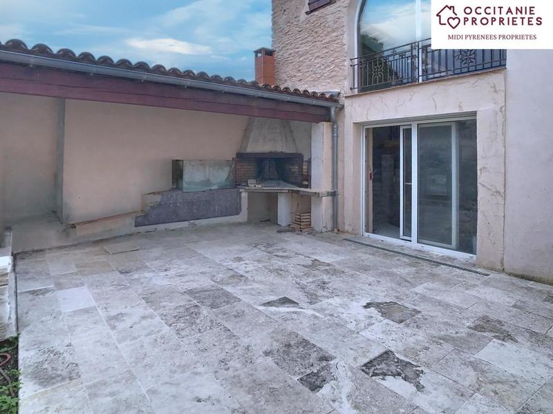 Maison de village - 238 m² - 9 pièces