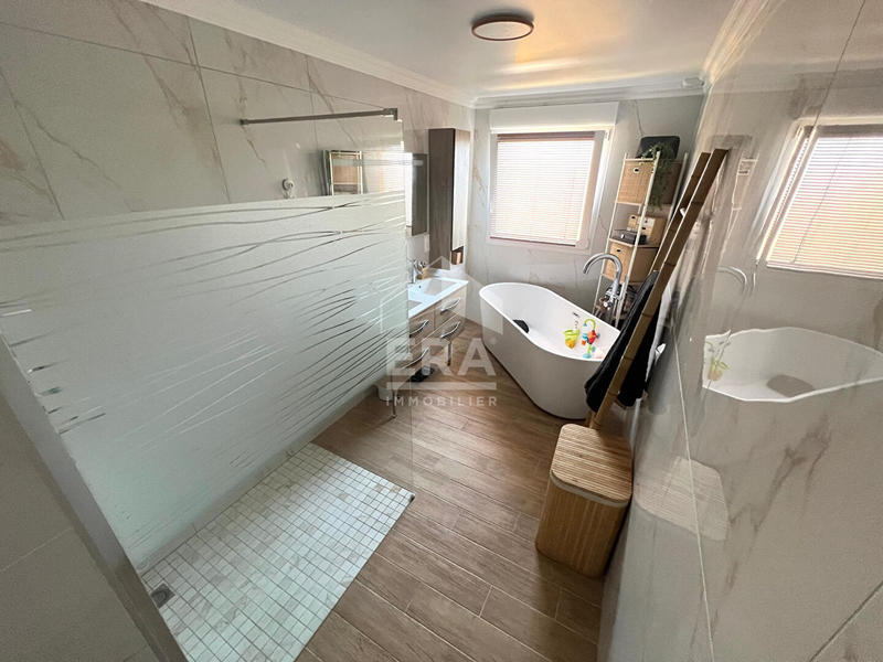 Maison - 96 m² - 5 pièces