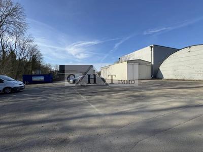 Entrepôt - 1 850 m²