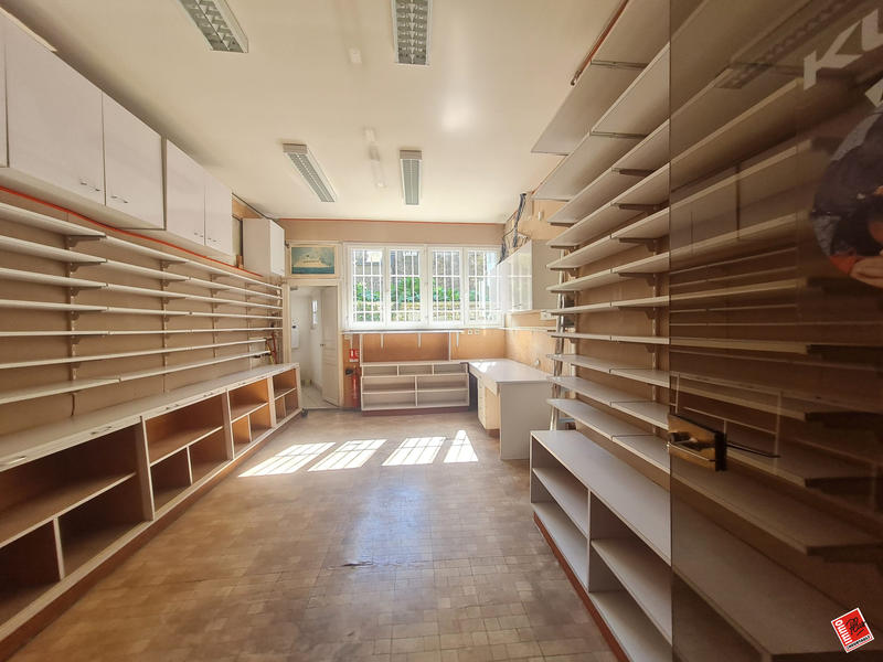 Local commercial - 75 m² - 4 pièces