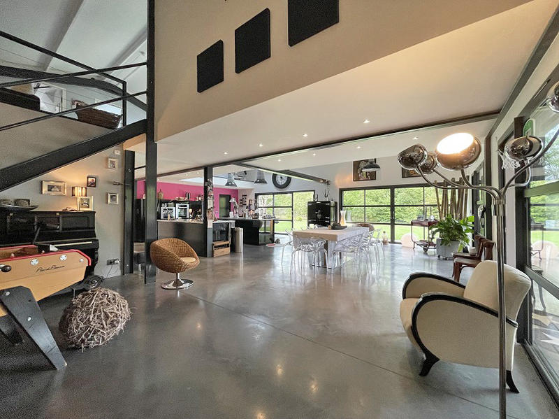 Maison - 300 m² - 7 pièces