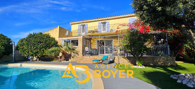 Maison - 205 m² - 6 pièces