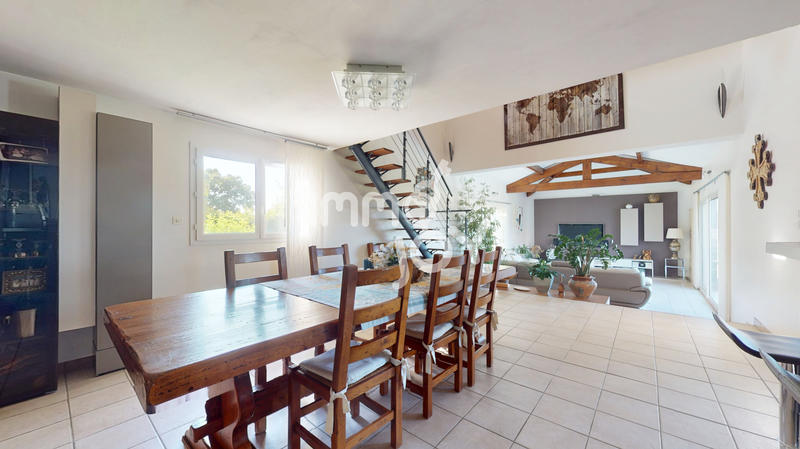 Maison - 197 m² - 7 pièces