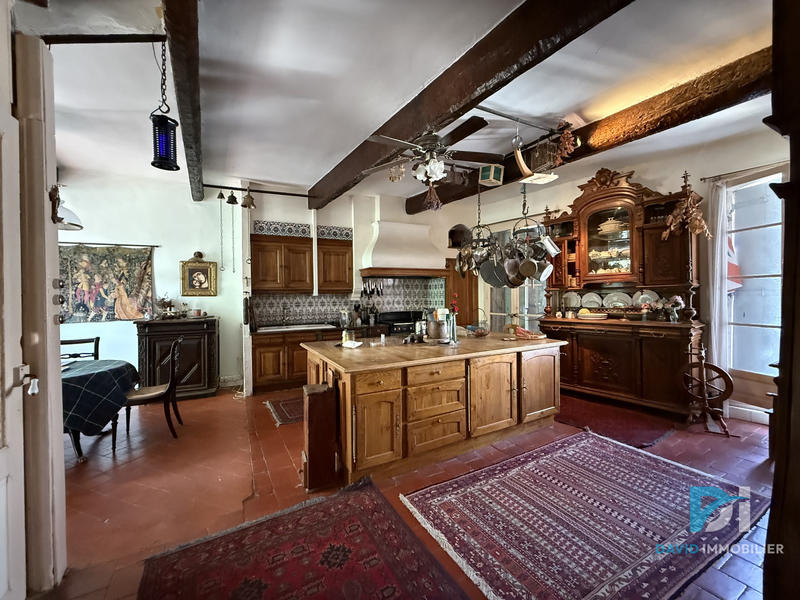 Maison - 215 m² - 7 pièces