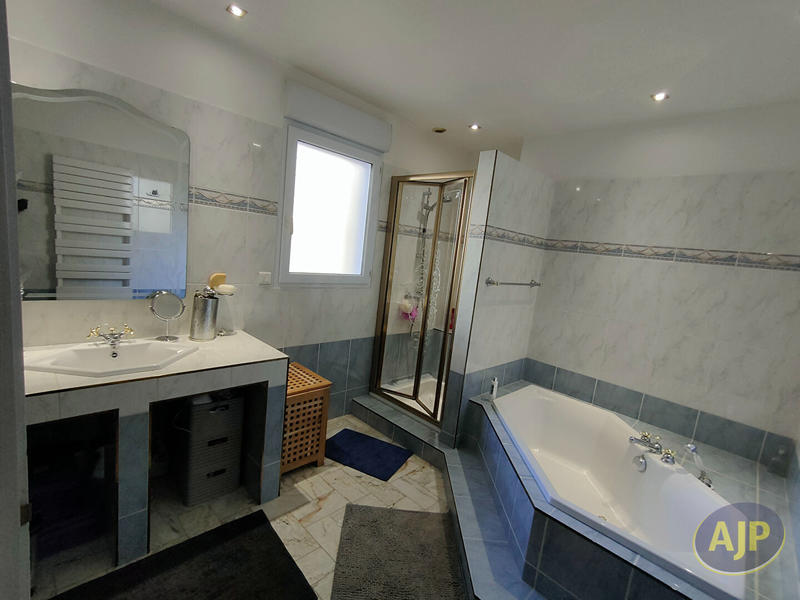 Maison - 162 m² - 4 pièces