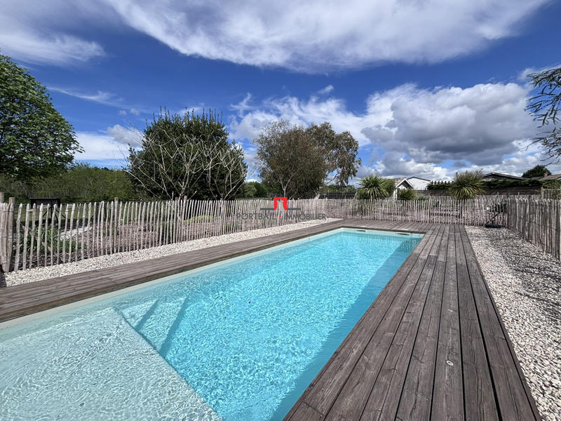 Maison - 300 m² - 11 pièces