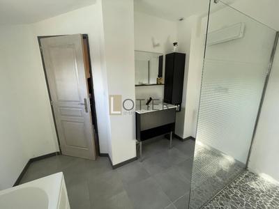 Maison - 240 m² - 6 pièces