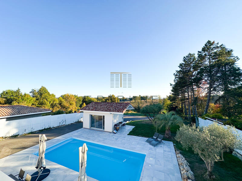 Maison - 145 m² - 8 pièces