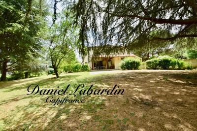 Maison - 235 m² - 8 pièces