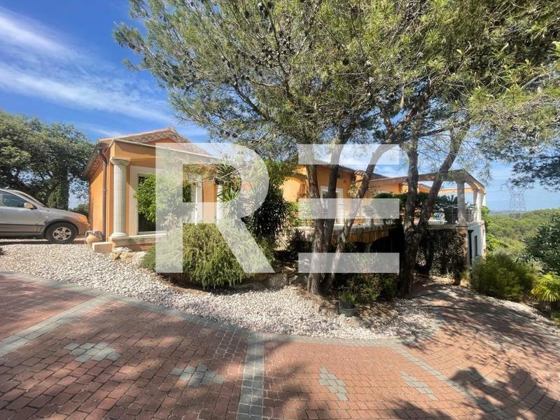 Villa - 320 m² - 10 pièces