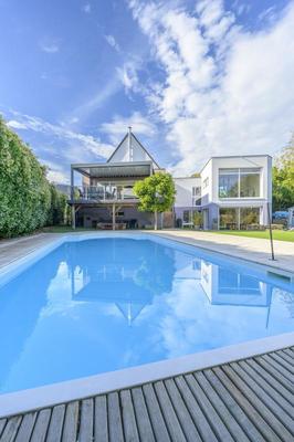 Maison - 305 m² - 7 pièces