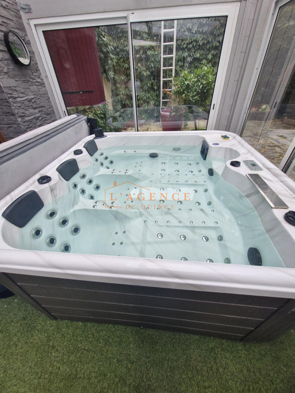 Propriété - 361 m² - 12 pièces