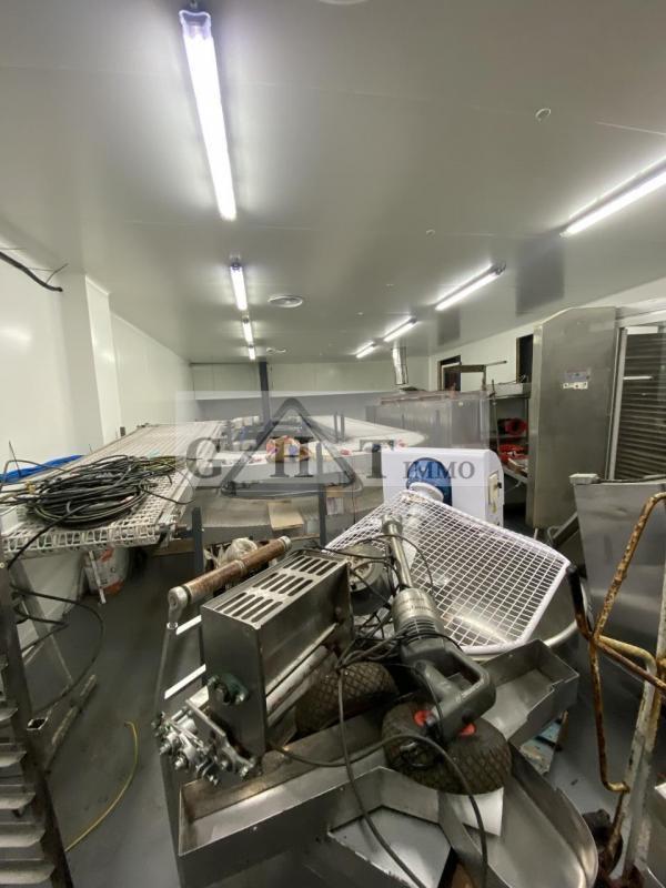 Entrepôt - 1 100 m²