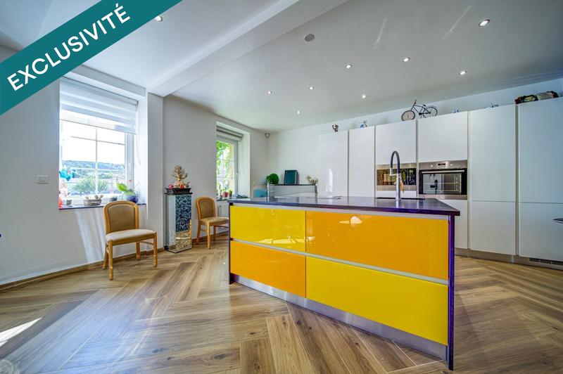 Maison - 230 m² - 8 pièces