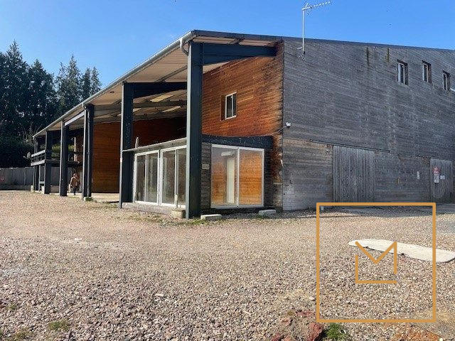 Entrepôt - 1 100 m²