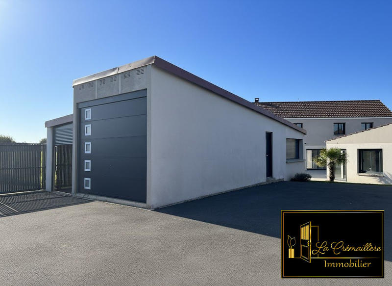 Maison - 270 m² - 9 pièces