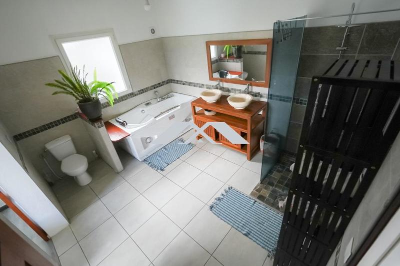 Villa - 196 m² - 8 pièces