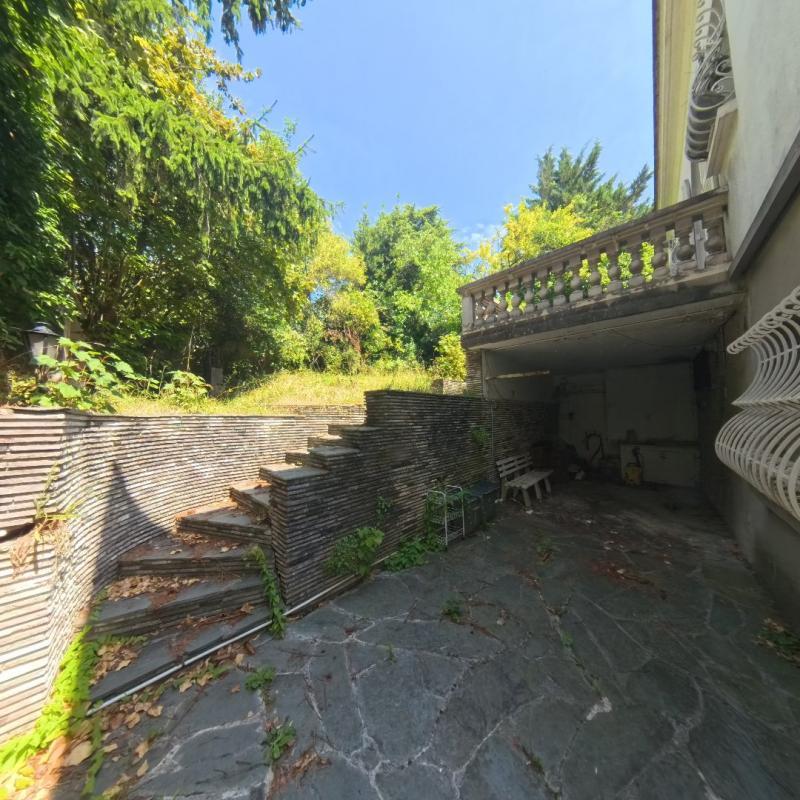 Maison - 325 m² - 11 pièces