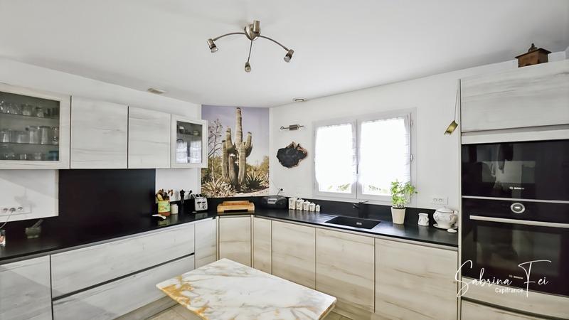 Maison - 235 m² - 7 pièces