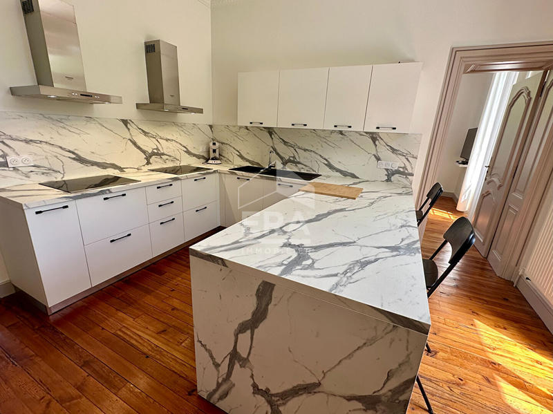 Maison - 338 m² - 14 pièces