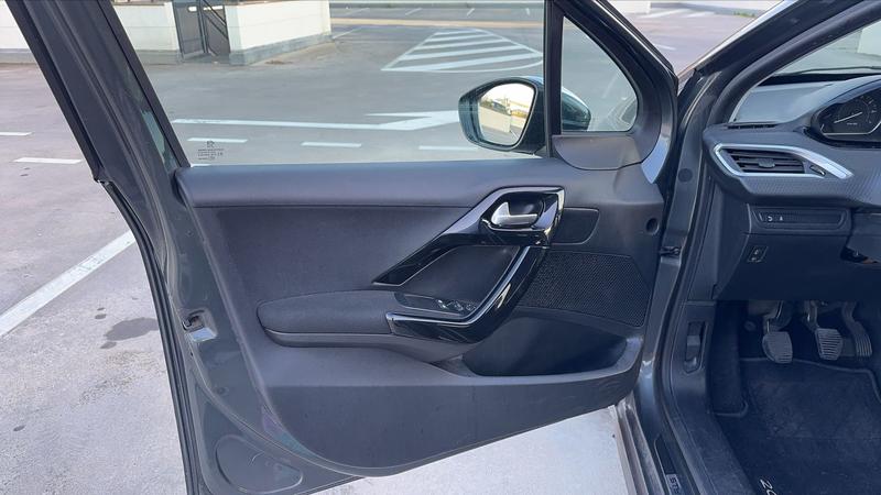 Peugeot 208 1.2 PureTech 82 Style - 5 places