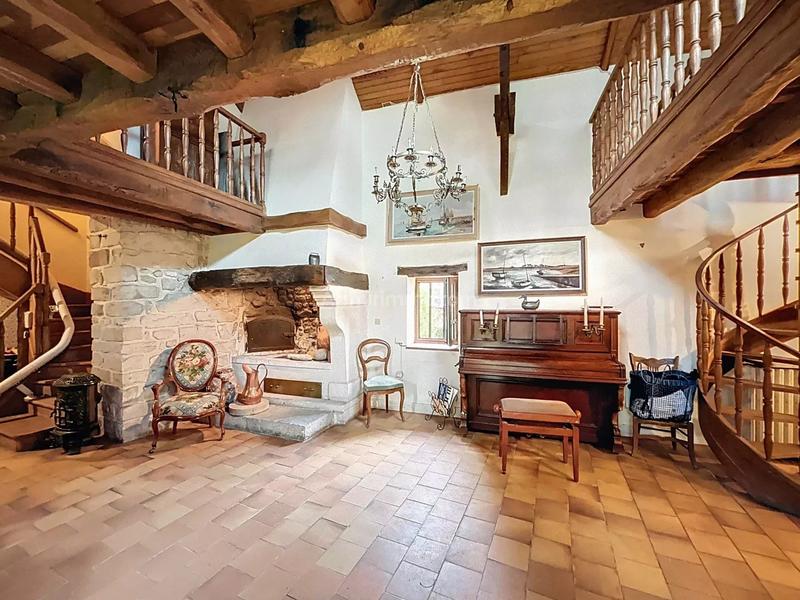 Maison - 203 m² - 6 pièces