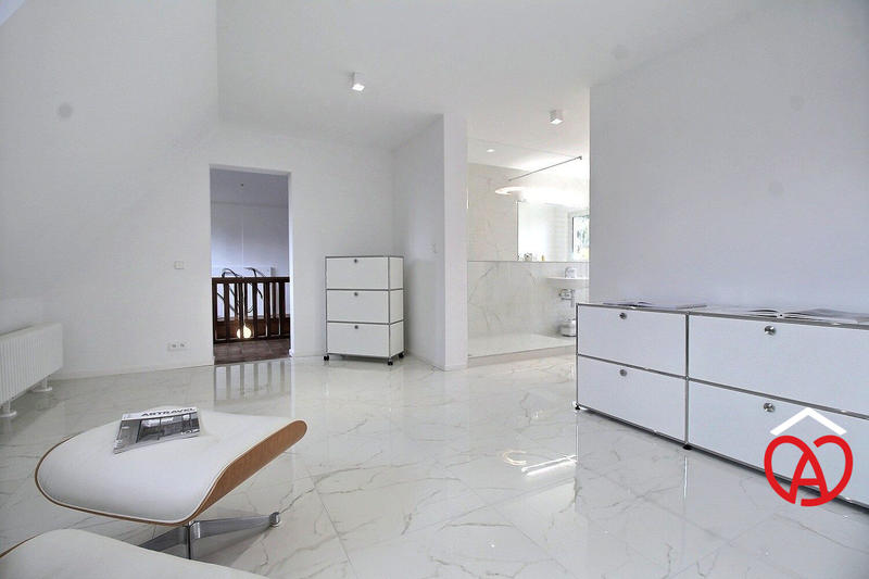 Maison - 248 m² - 10 pièces