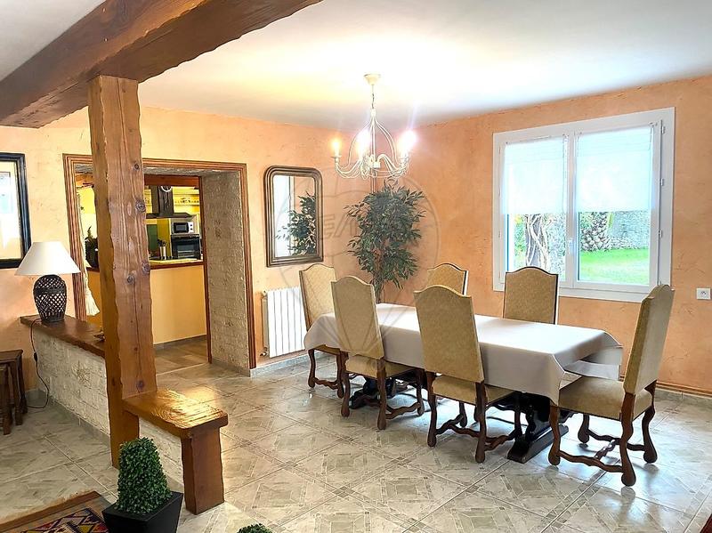 Propriété - 325 m² - 6 pièces