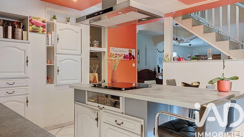 Maison - 244 m² - 9 pièces