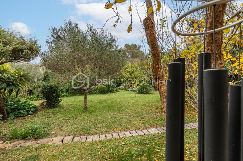 Maison - 250 m² - 10 pièces